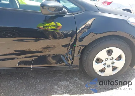 2017 Kia Forte Lx z USA, uszkodzony, nr VIN 3KPFK4A74HE159940